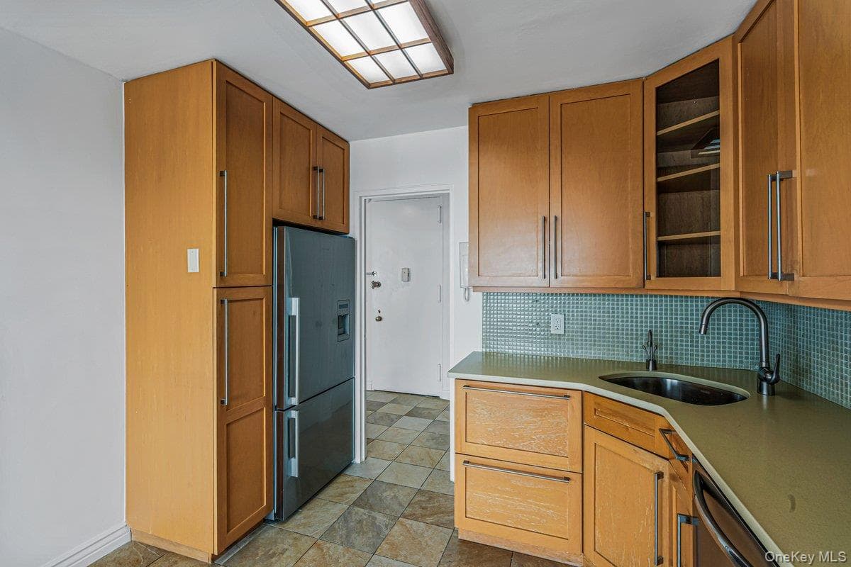 166-25 Powells Cove Boulevard Unit: 18C thumbnail 10