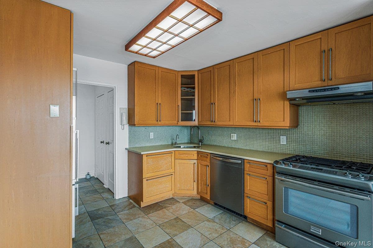 166-25 Powells Cove Boulevard Unit: 18C thumbnail 8