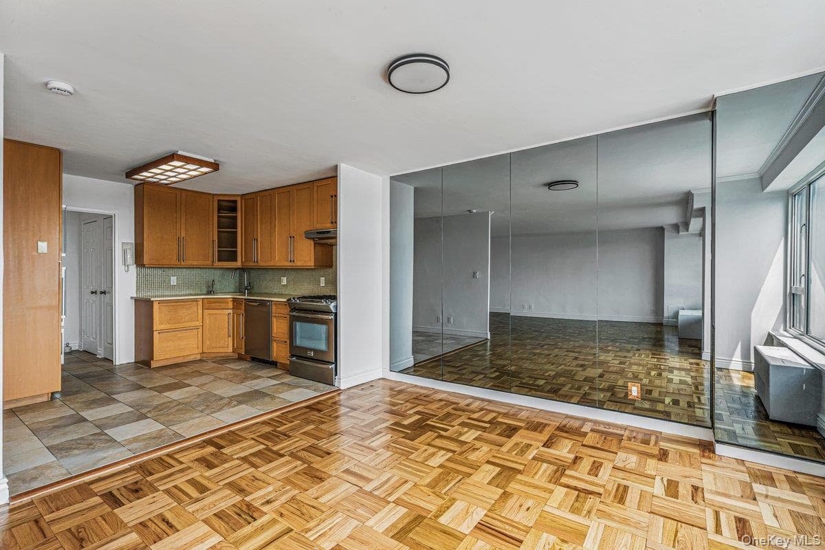 166-25 Powells Cove Boulevard Unit: 18C thumbnail 5