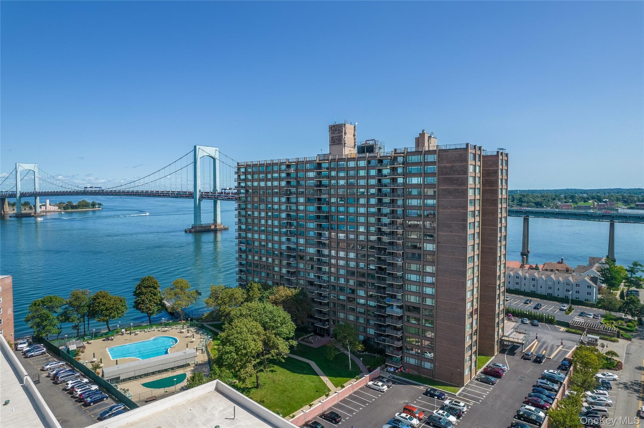 166-25 Powells Cove Boulevard Unit: 18C, Beechhurst