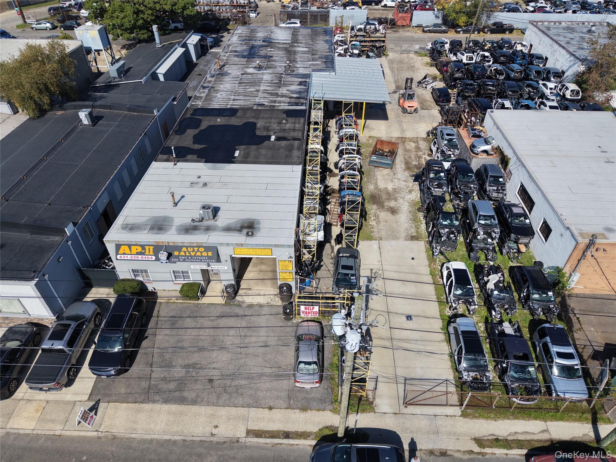 556 W Hoffman Avenue thumbnail 9