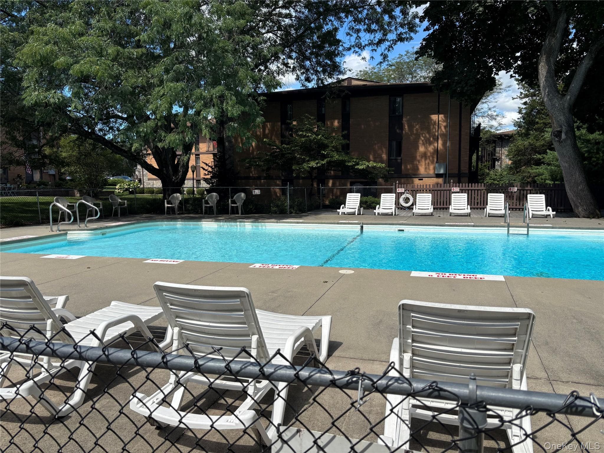 10 Oakwood Terrace TER Unit: 37 thumbnail 4