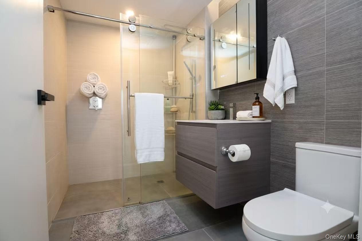 14449 S Northern Boulevard Unit: 412 thumbnail 8