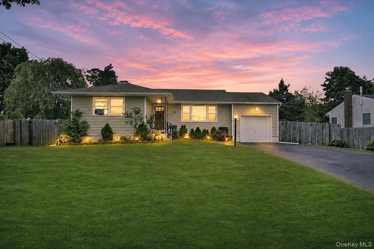 95 Jenkins Avenue, North Babylon