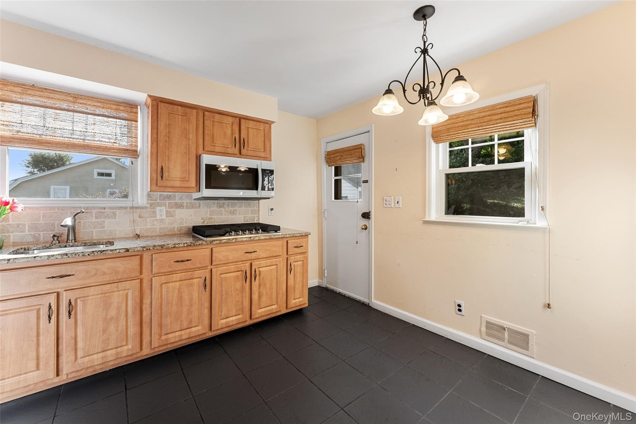 53 Stanley Avenue thumbnail 10