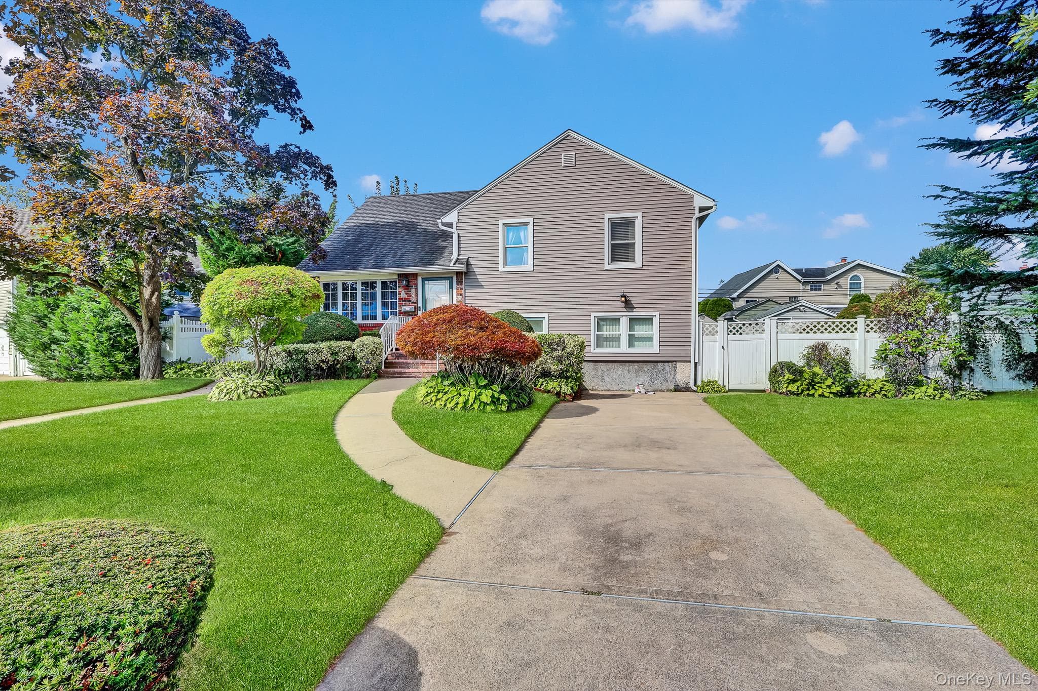 948 Simon Place thumbnail 2