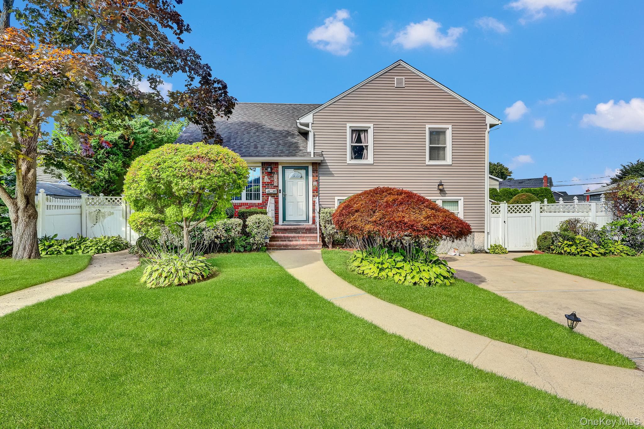 948 Simon Place thumbnail 3