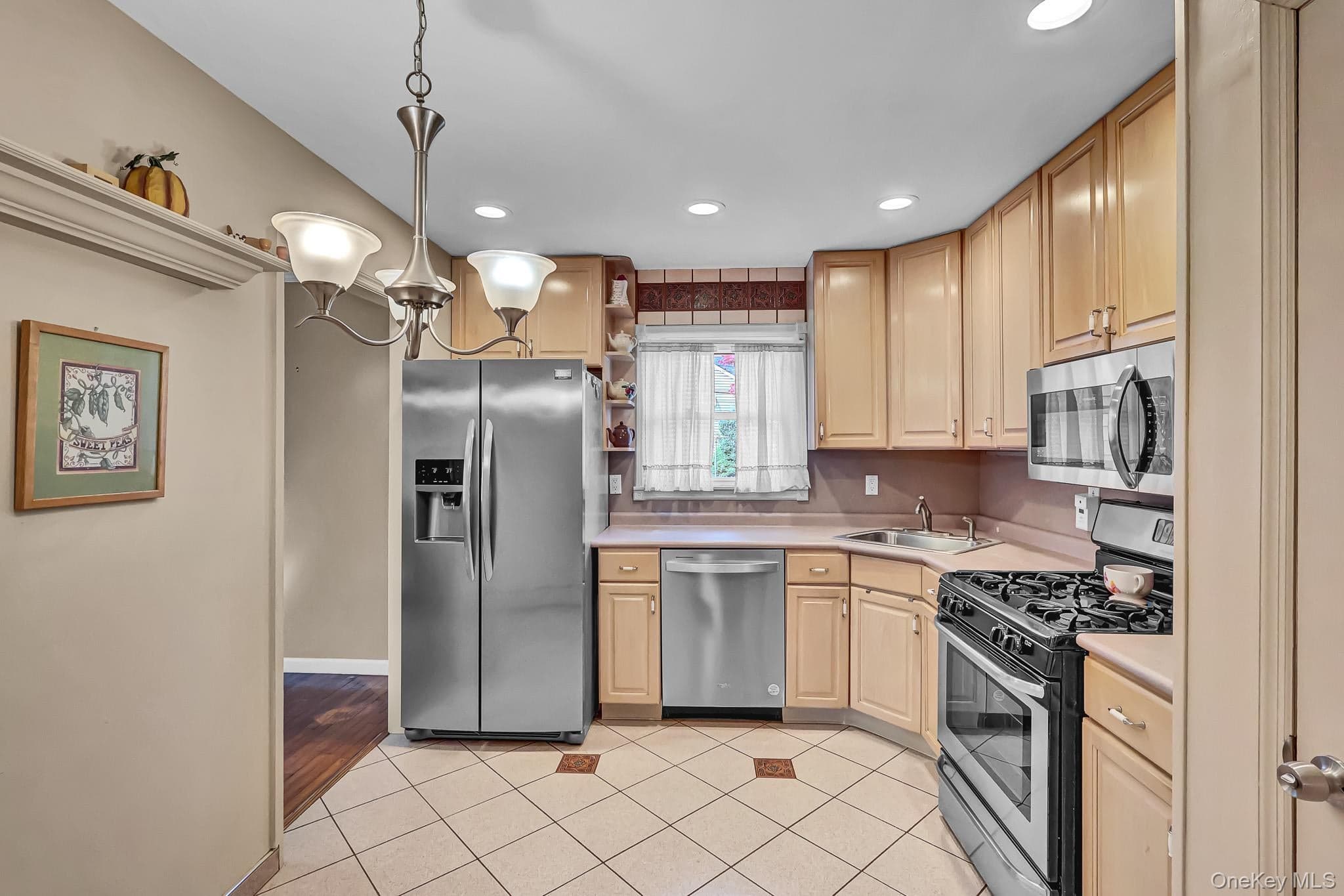 948 Simon Place thumbnail 17