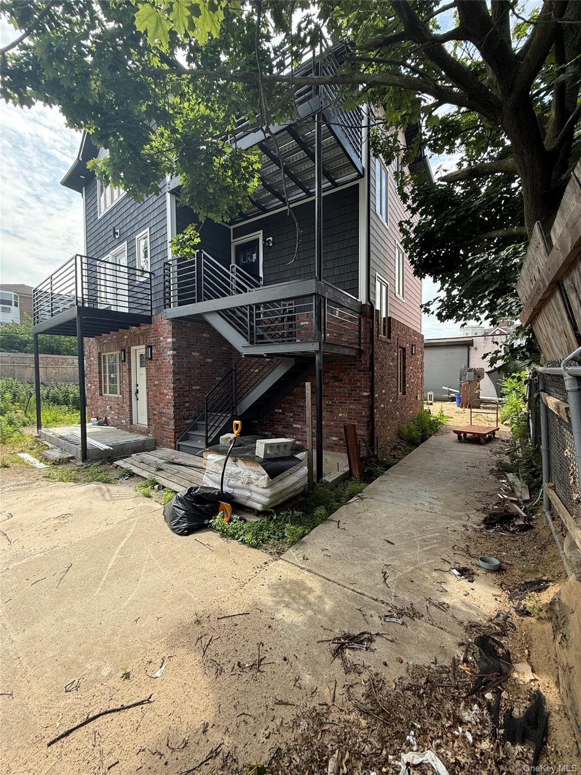 9430 Albert Road thumbnail 3