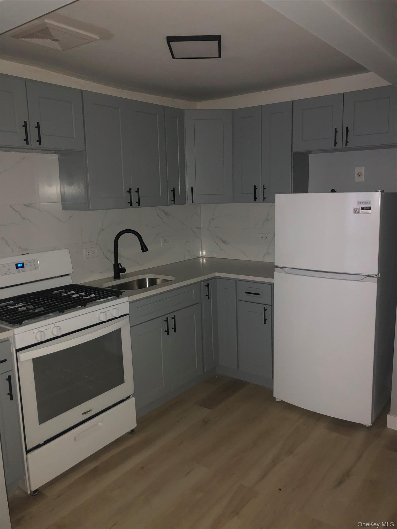 651 Courtlandt Avenue thumbnail 2