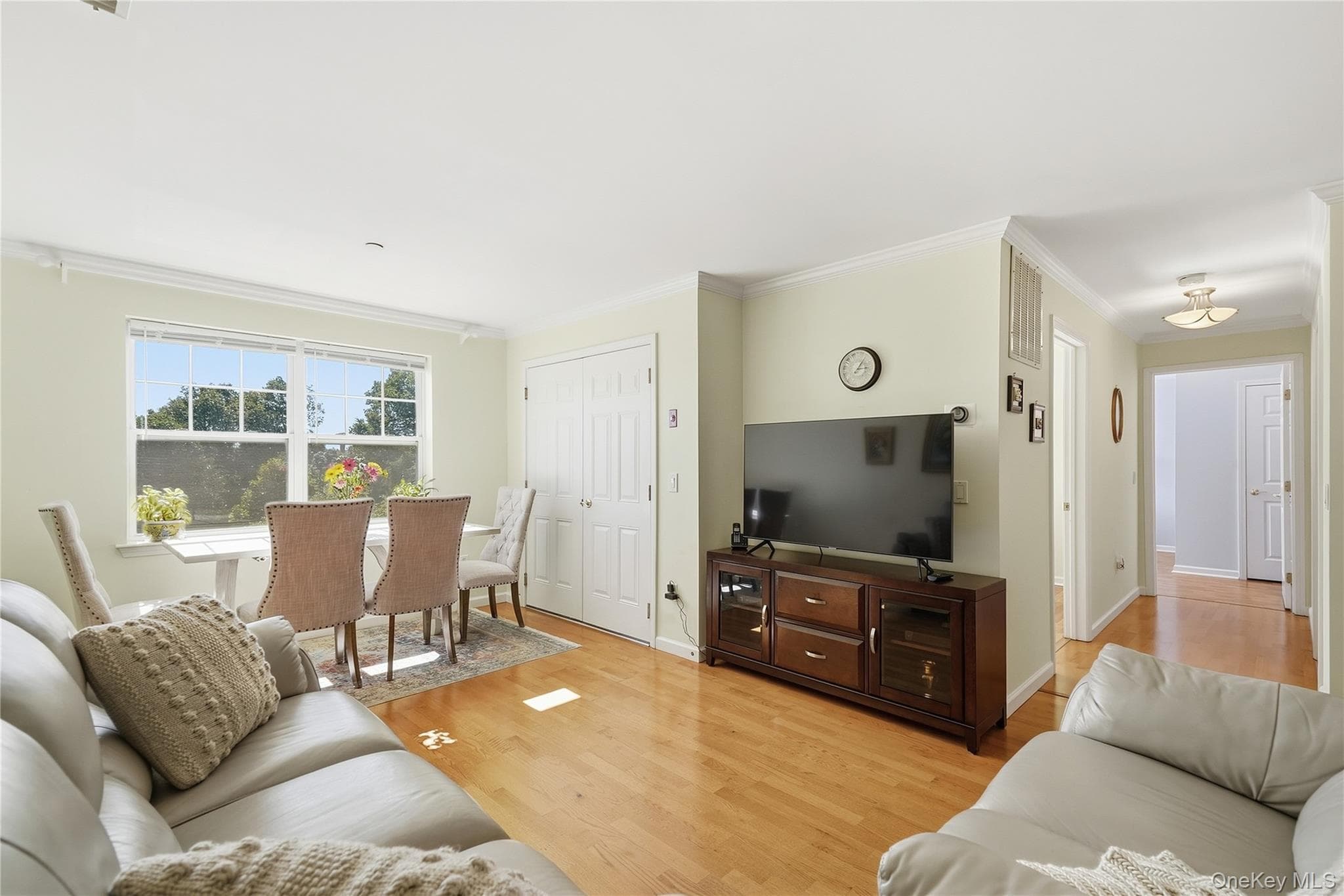 300 Woodcrest Lane Unit: 329 thumbnail 4