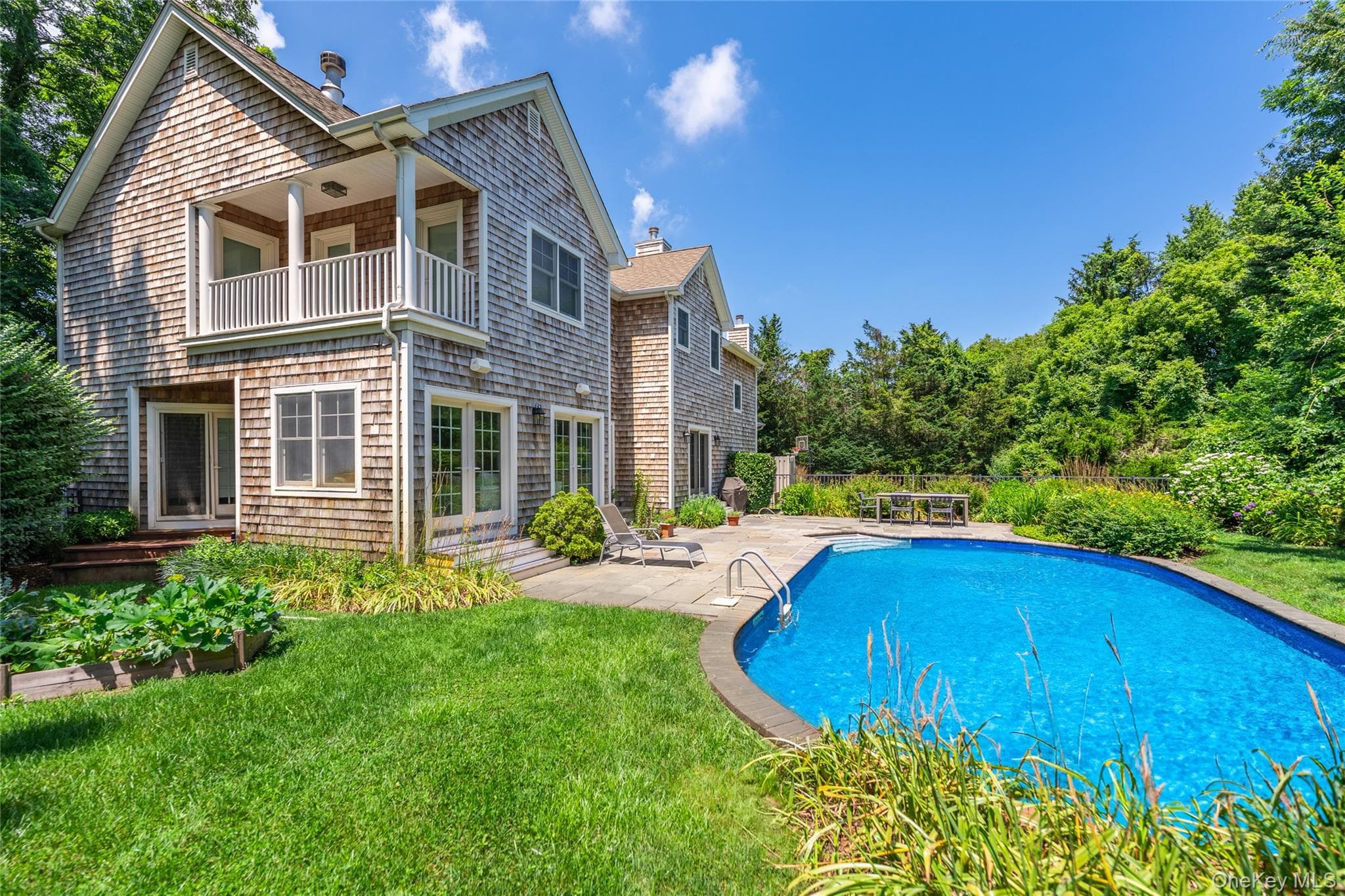 775 Mulford Court thumbnail 3