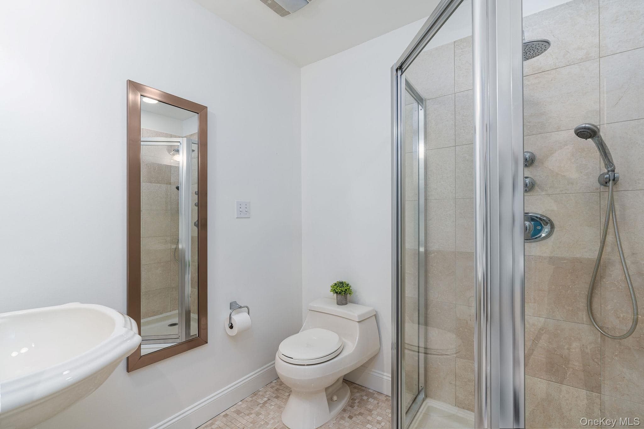 775 Mulford Court thumbnail 28