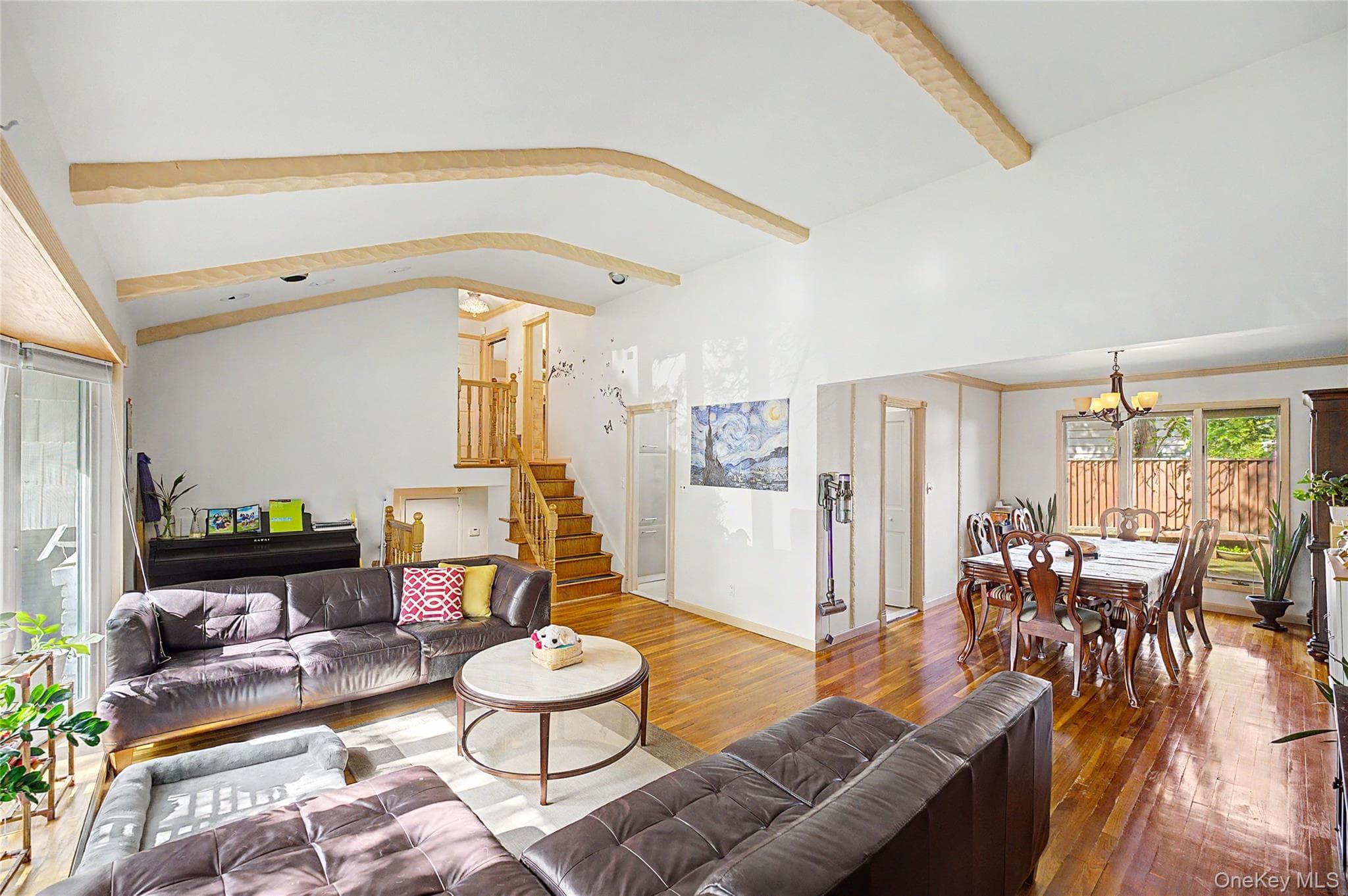 105 Serpentine Lane thumbnail 4