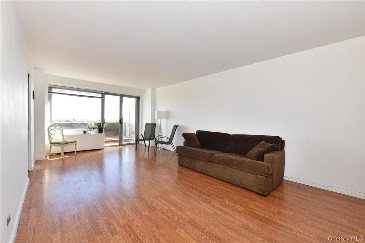 175-20 Wexford Terrace Unit: 16L thumbnail 3
