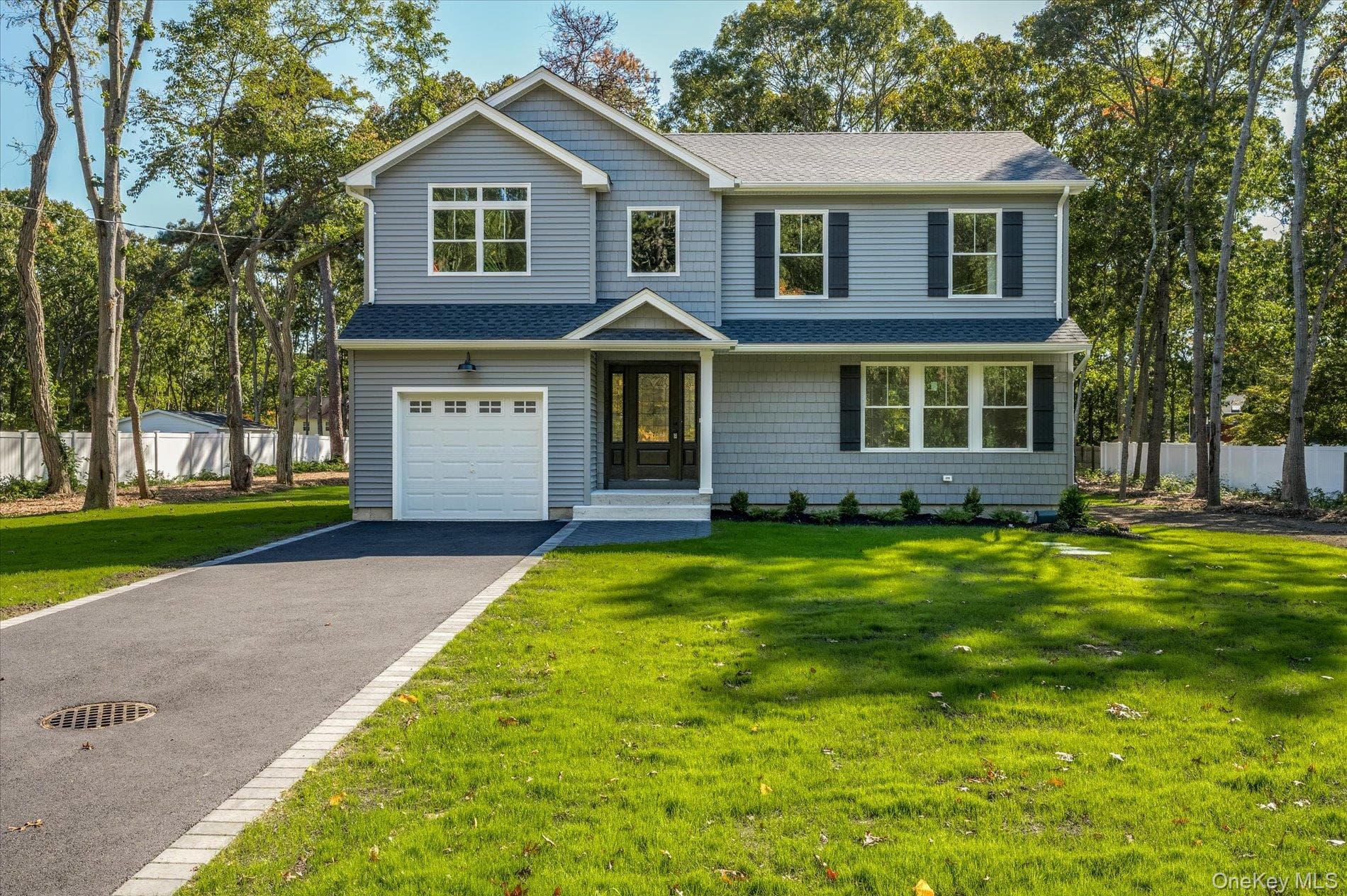190 Country Road, Medford