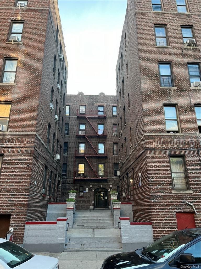 3505 Wayne Avenue thumbnail 5