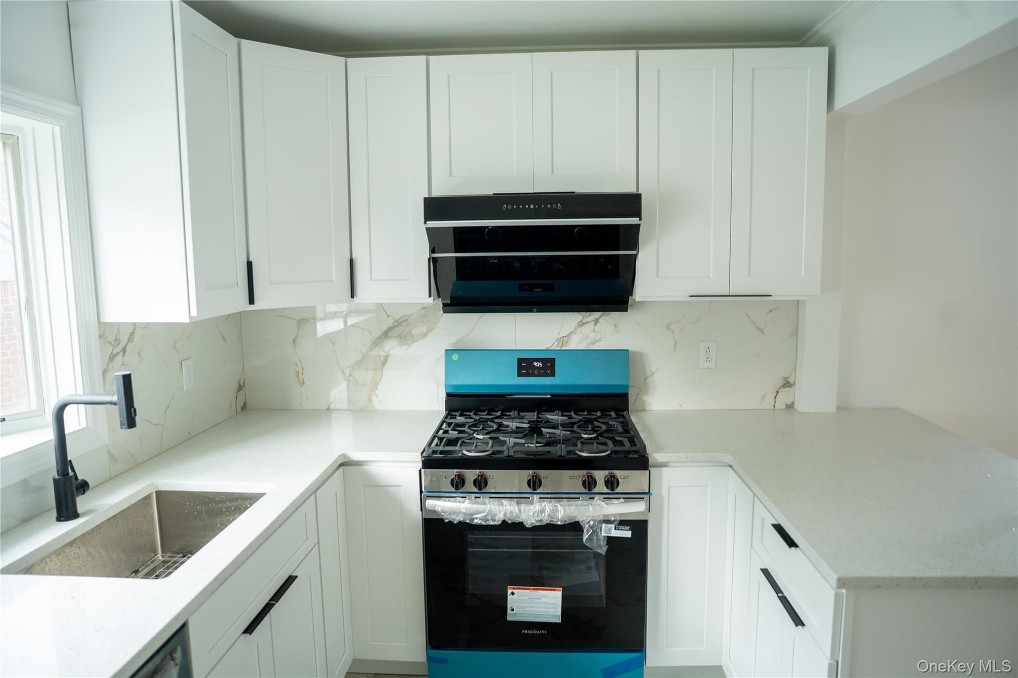 586 Stratford Road thumbnail 13