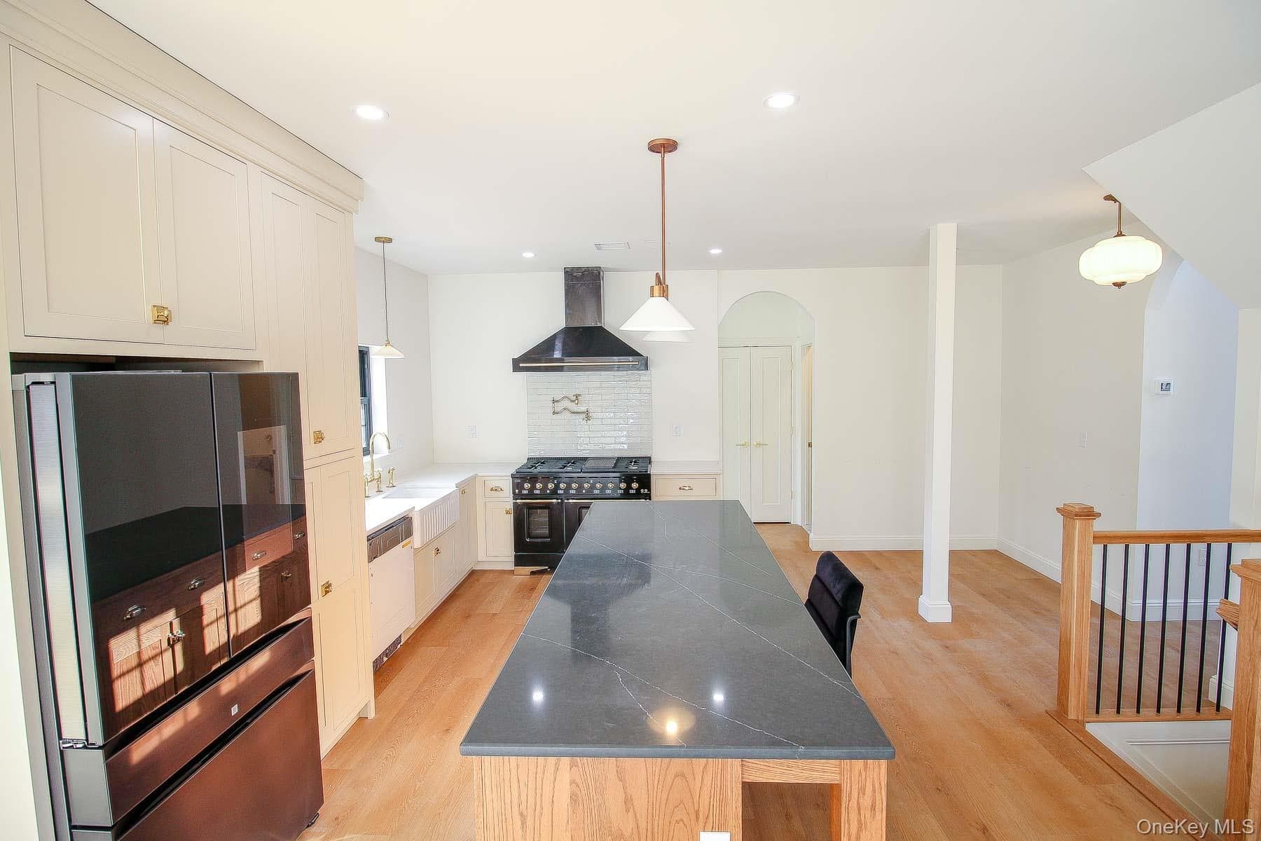 8 James Place thumbnail 13