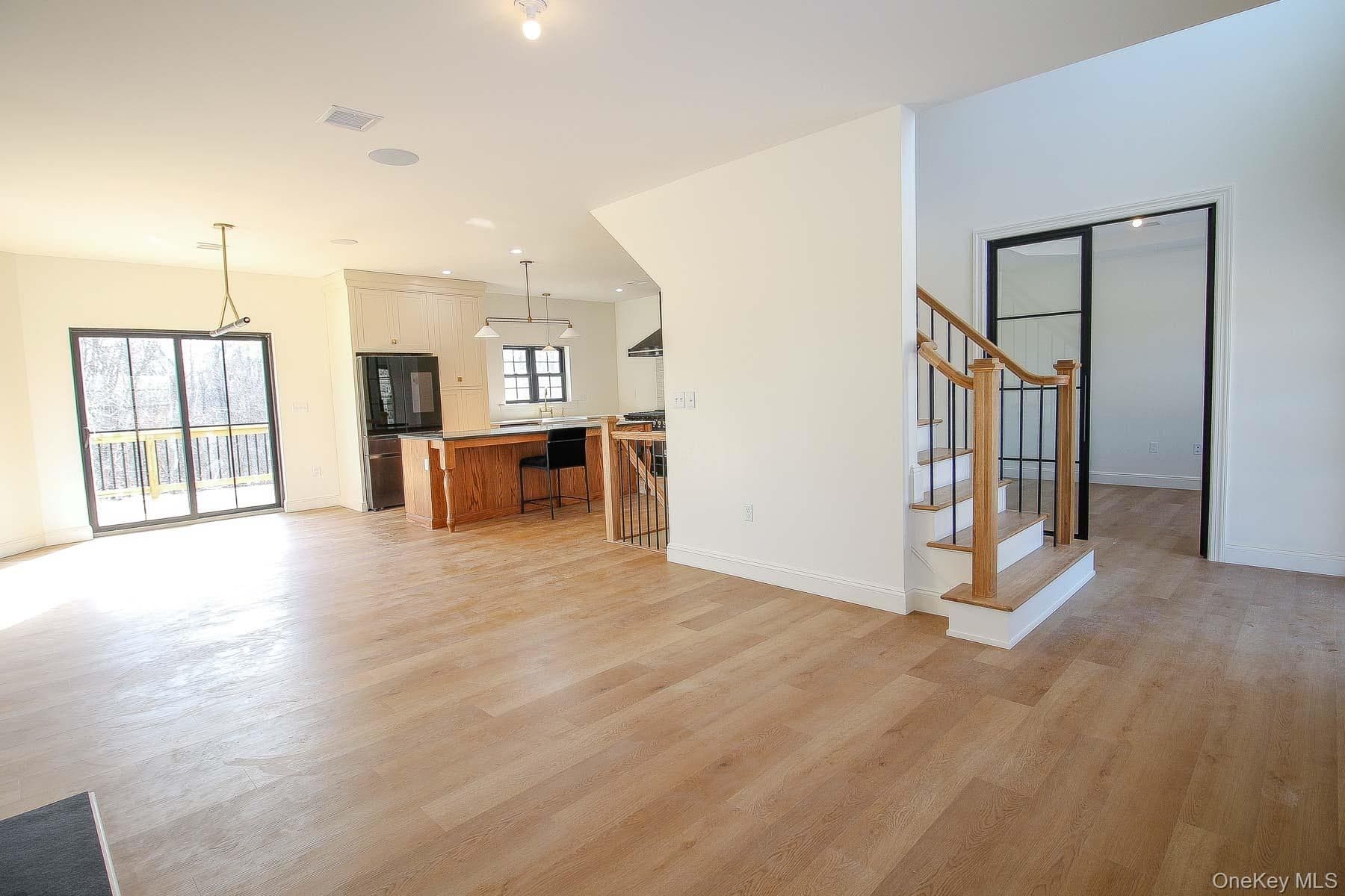 8 James Place thumbnail 6