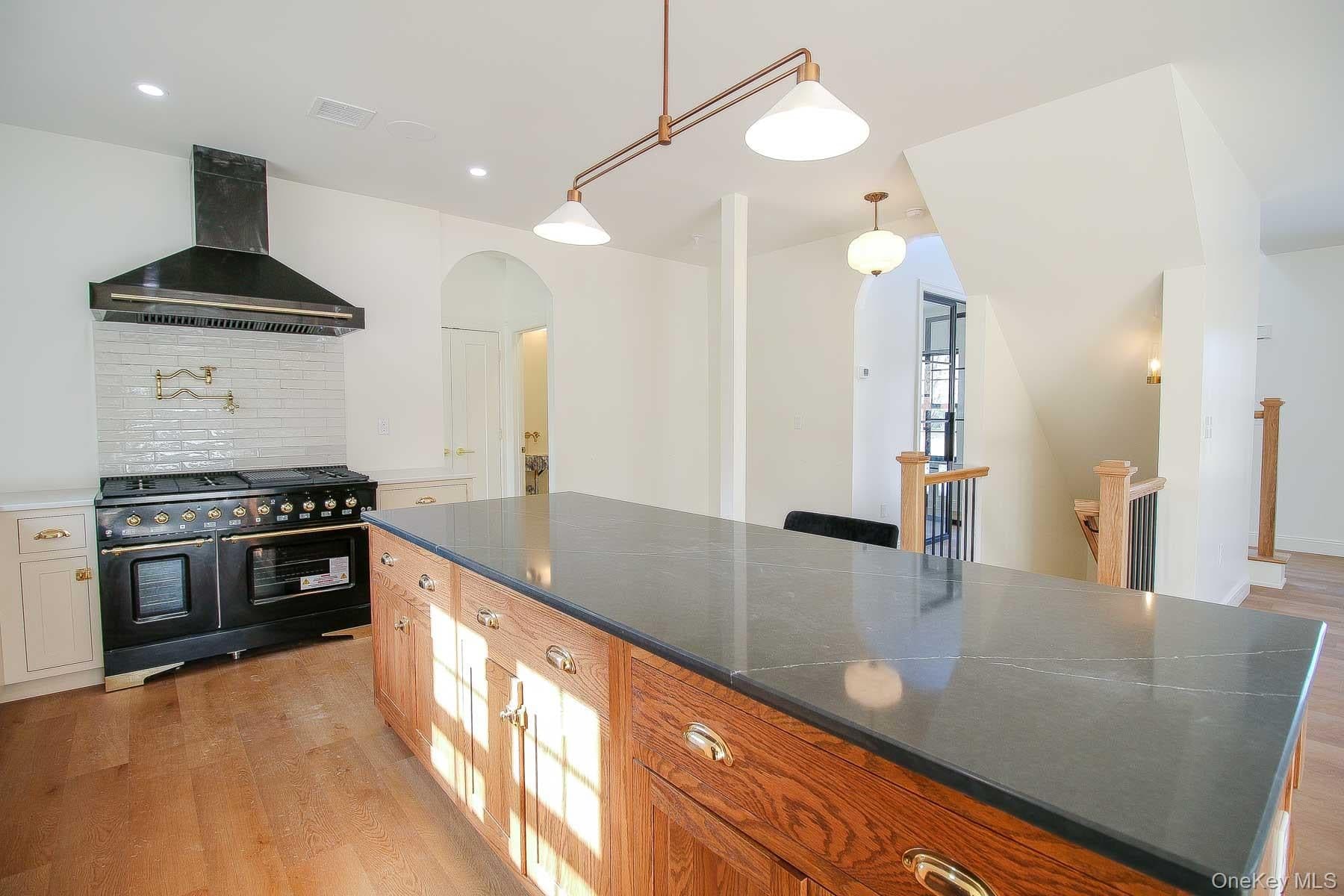 8 James Place thumbnail 15