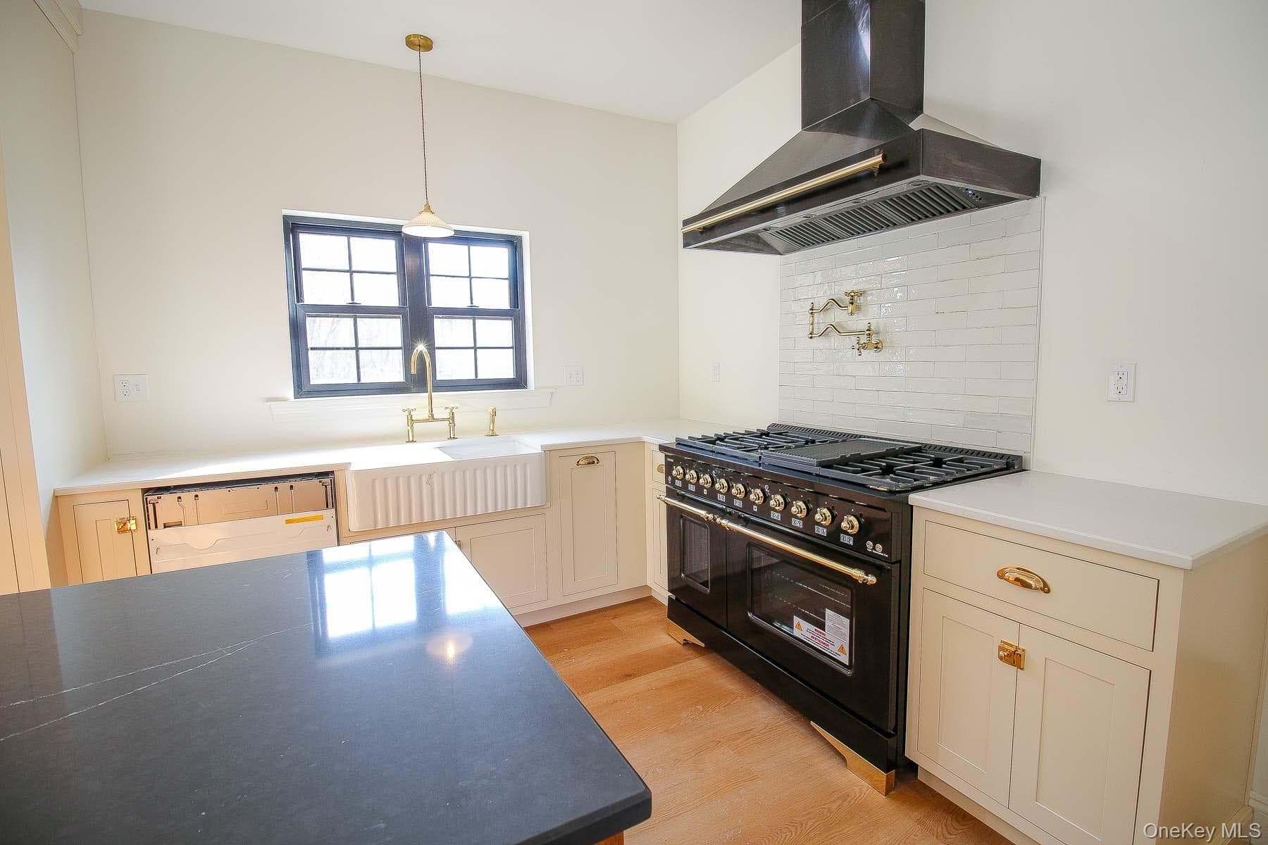 8 James Place thumbnail 11