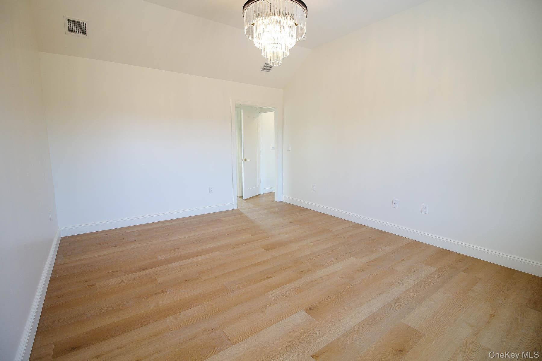 8 James Place thumbnail 19