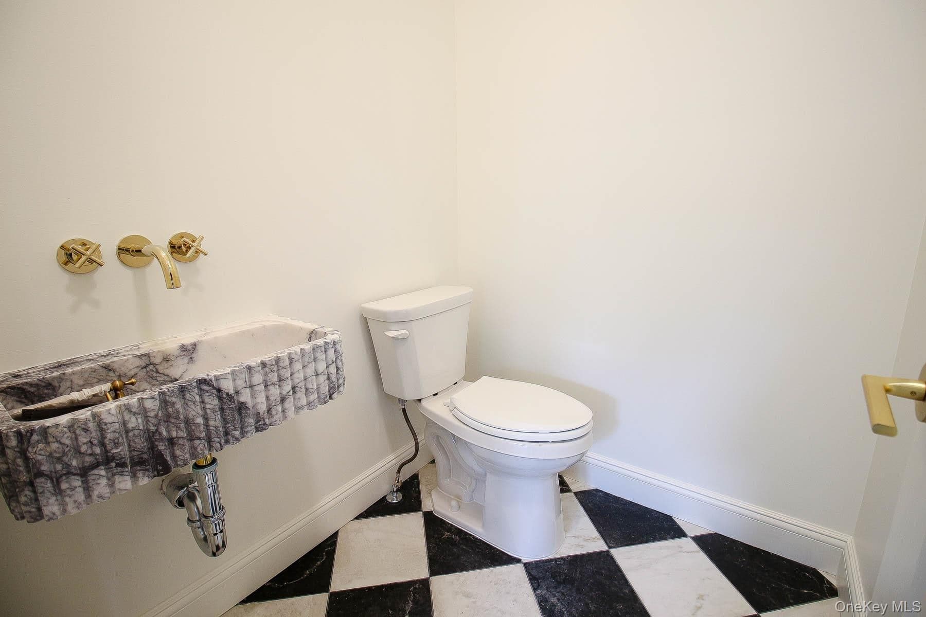 8 James Place thumbnail 16