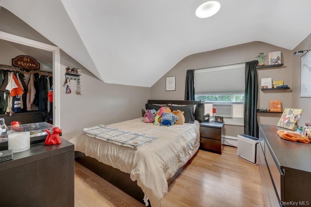 144 Beekman Avenue thumbnail 24