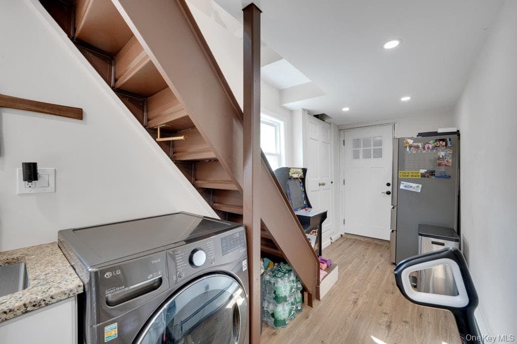 144 Beekman Avenue thumbnail 31