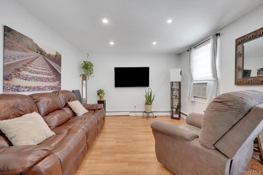 144 Beekman Avenue thumbnail 15