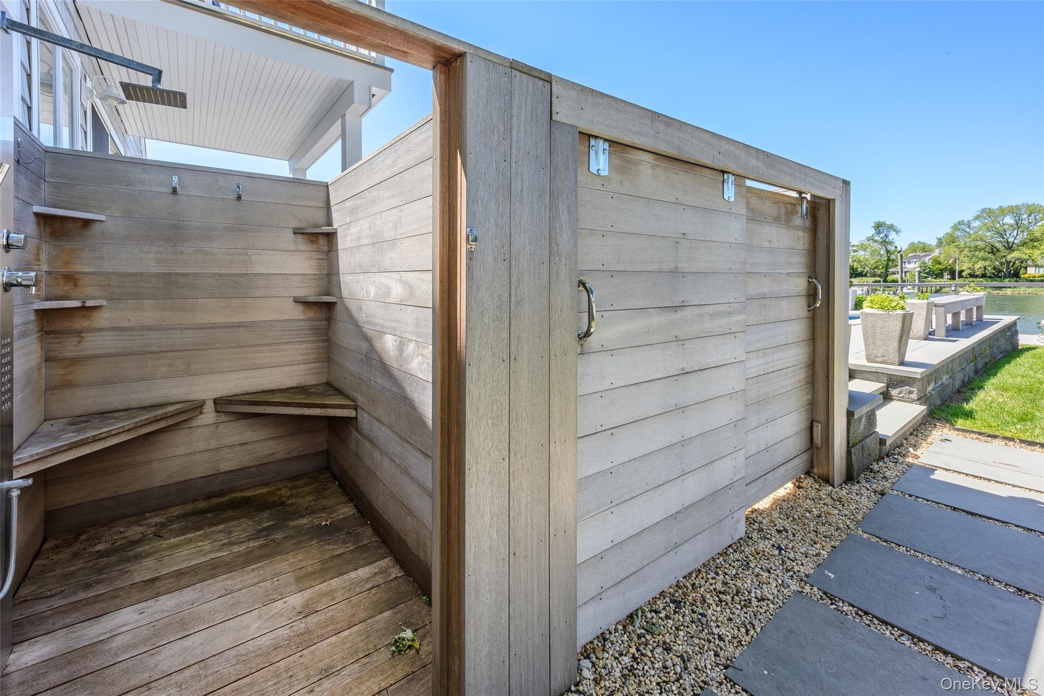 81 Beach Road thumbnail 39