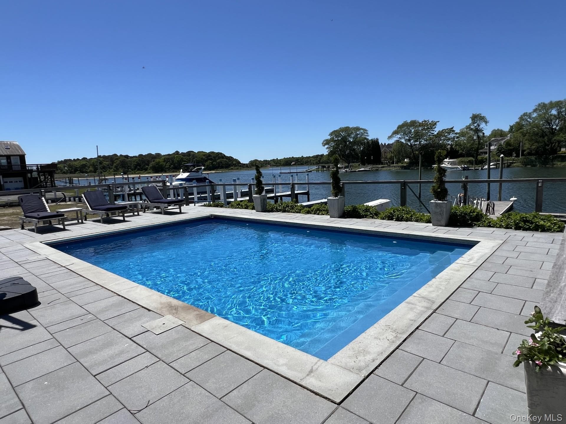 81 Beach Road thumbnail 37