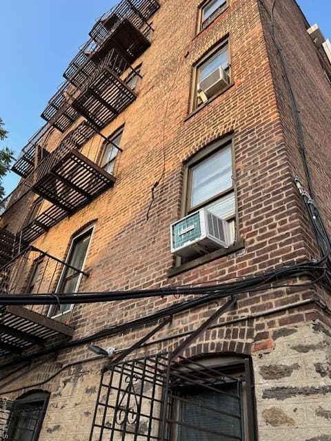 2431 Crotona Avenue thumbnail 4