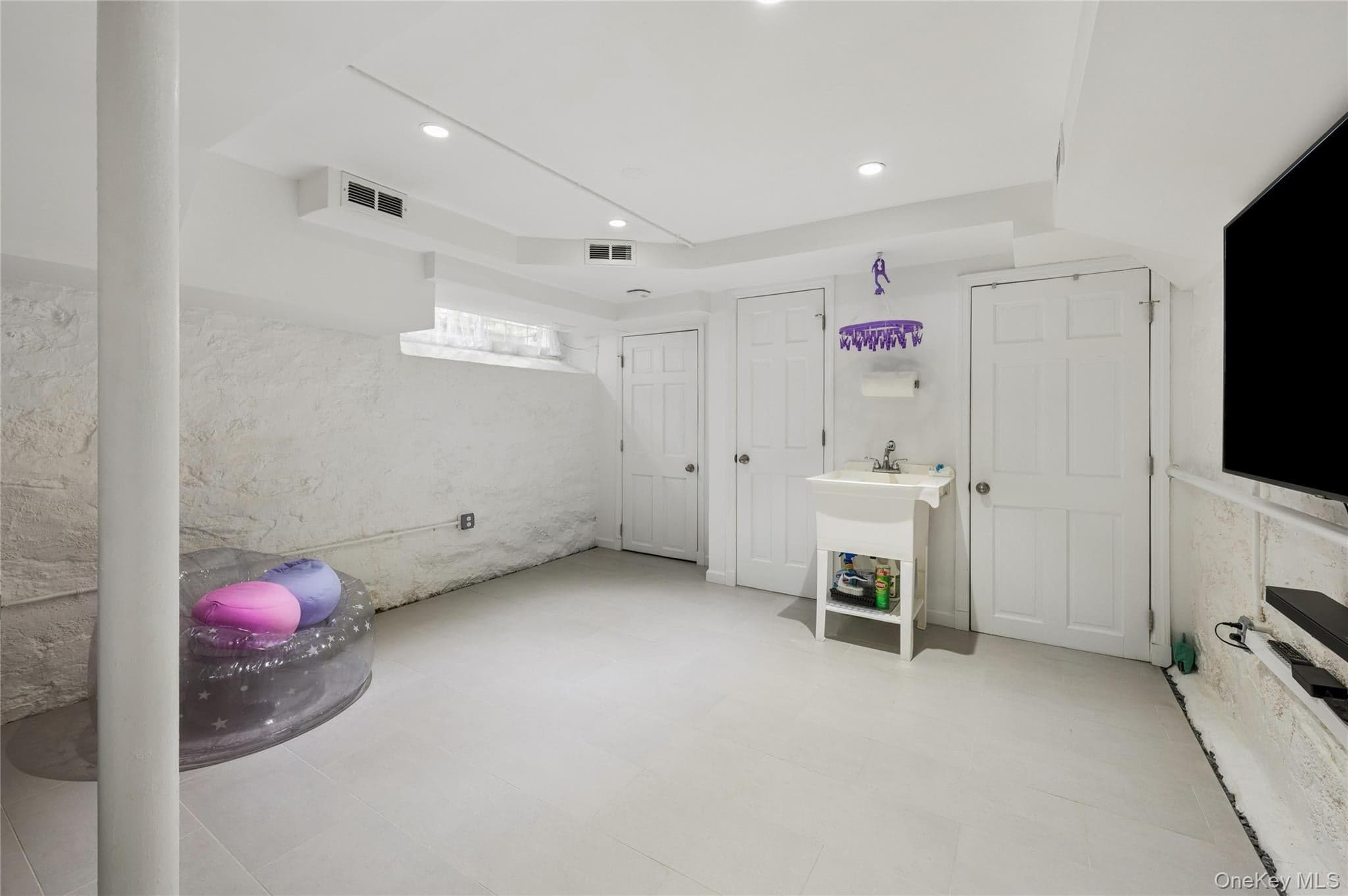211 Douglas Place thumbnail 41
