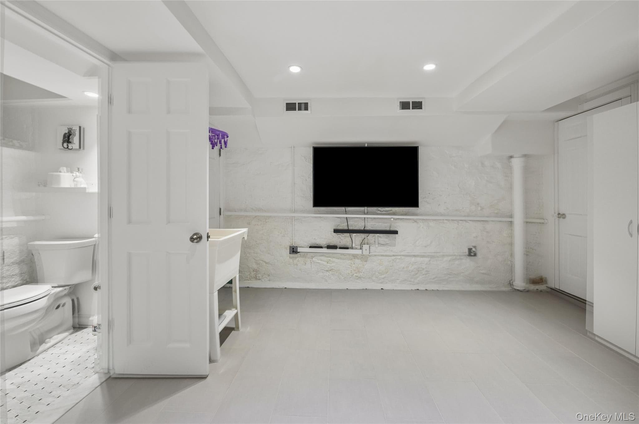 211 Douglas Place thumbnail 40