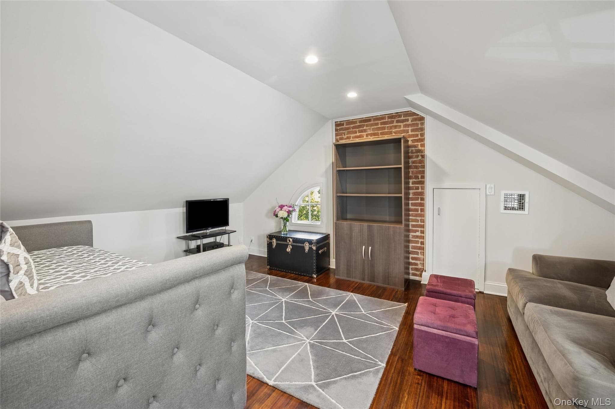 211 Douglas Place thumbnail 38