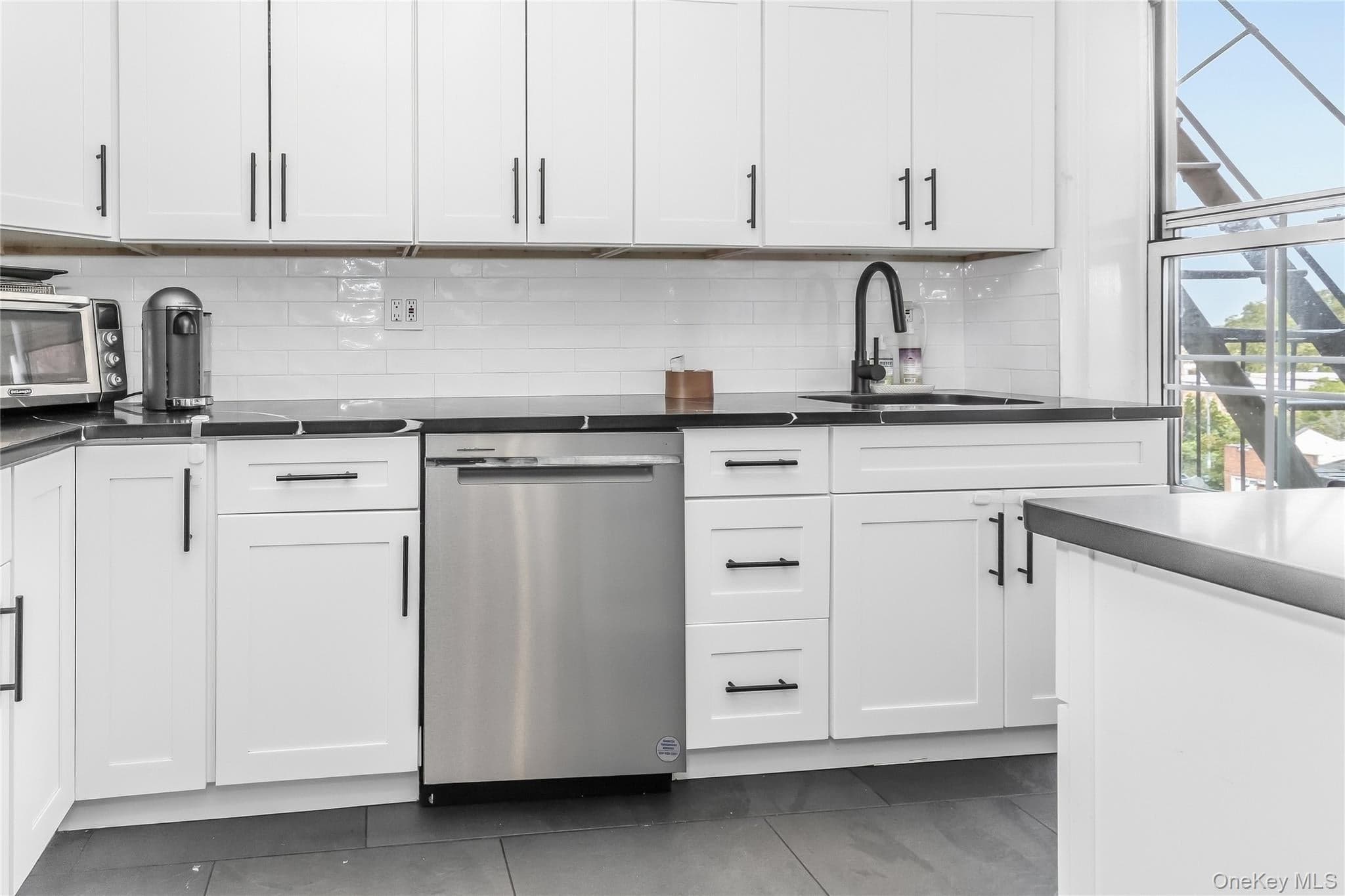 51-10 30 Avenue Unit: 4 thumbnail 12