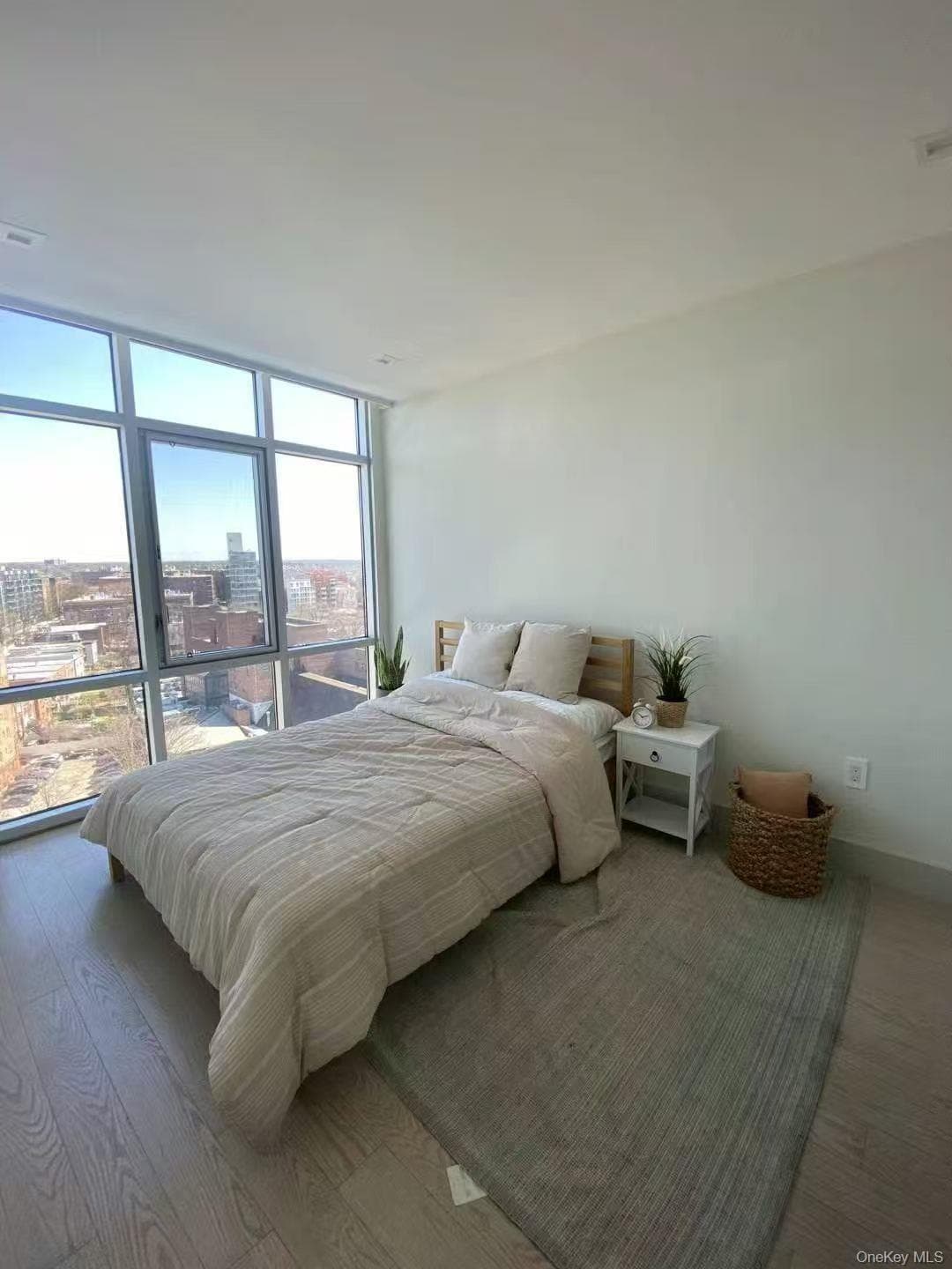 4162 Bowne Street Unit: 14E thumbnail 4