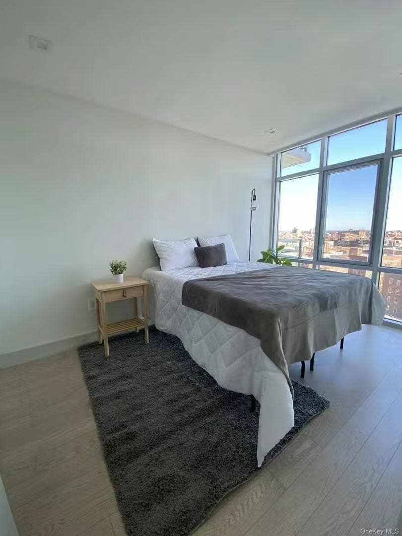 4162 Bowne Street Unit: 14E thumbnail 3