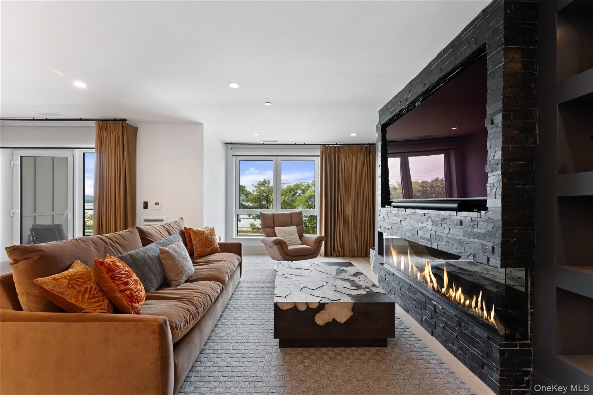 25 S Riverside Avenue Unit: 210 thumbnail 5