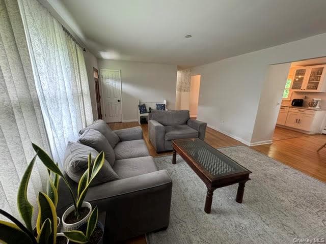 20 Meadow Avenue thumbnail 5