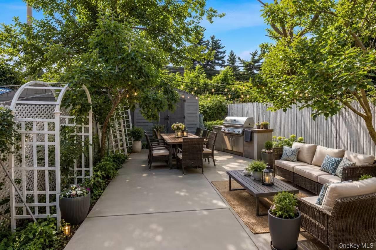 7726 Kneeland Avenue thumbnail 2