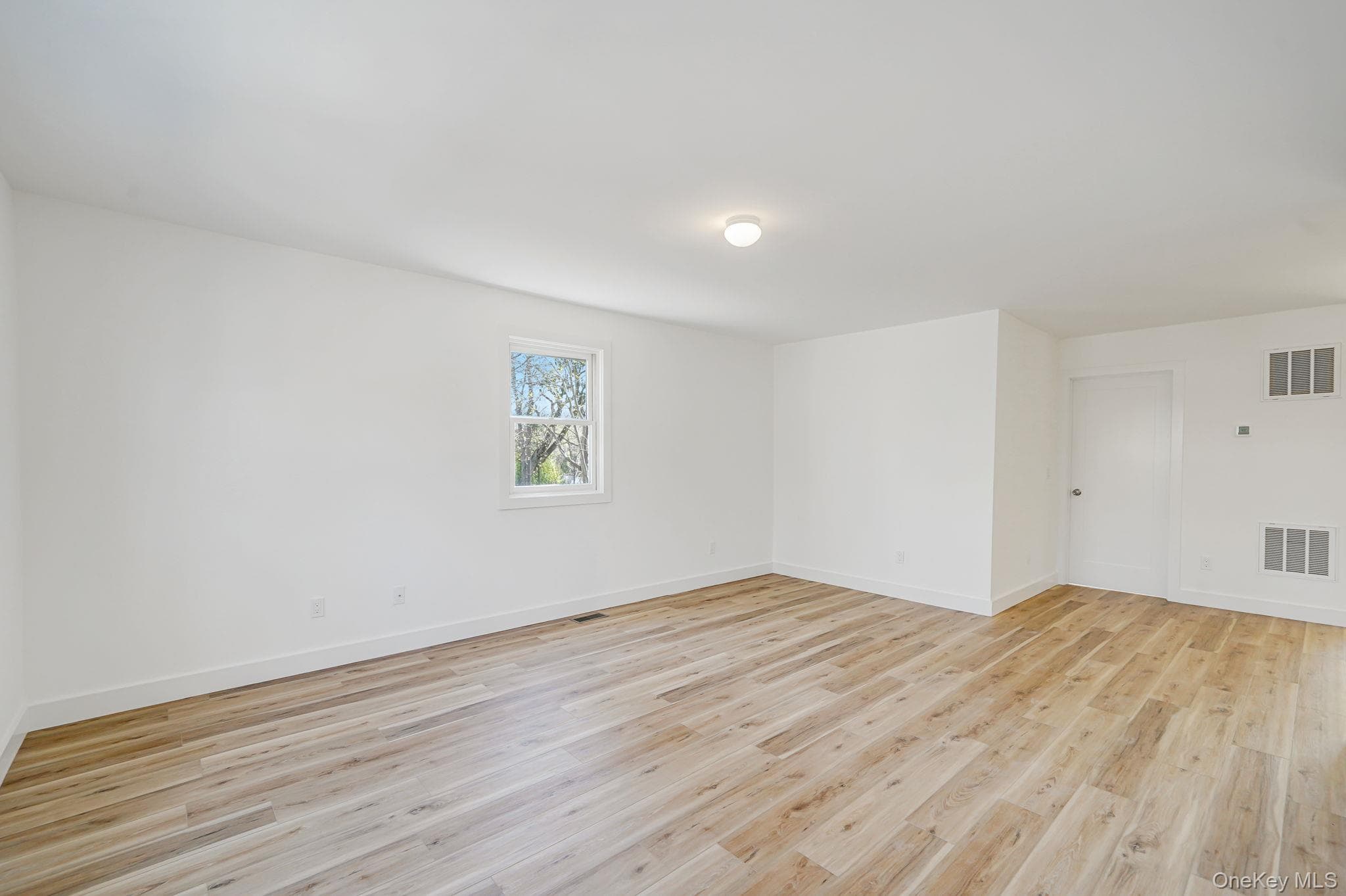 2939 N Wading River Road thumbnail 5