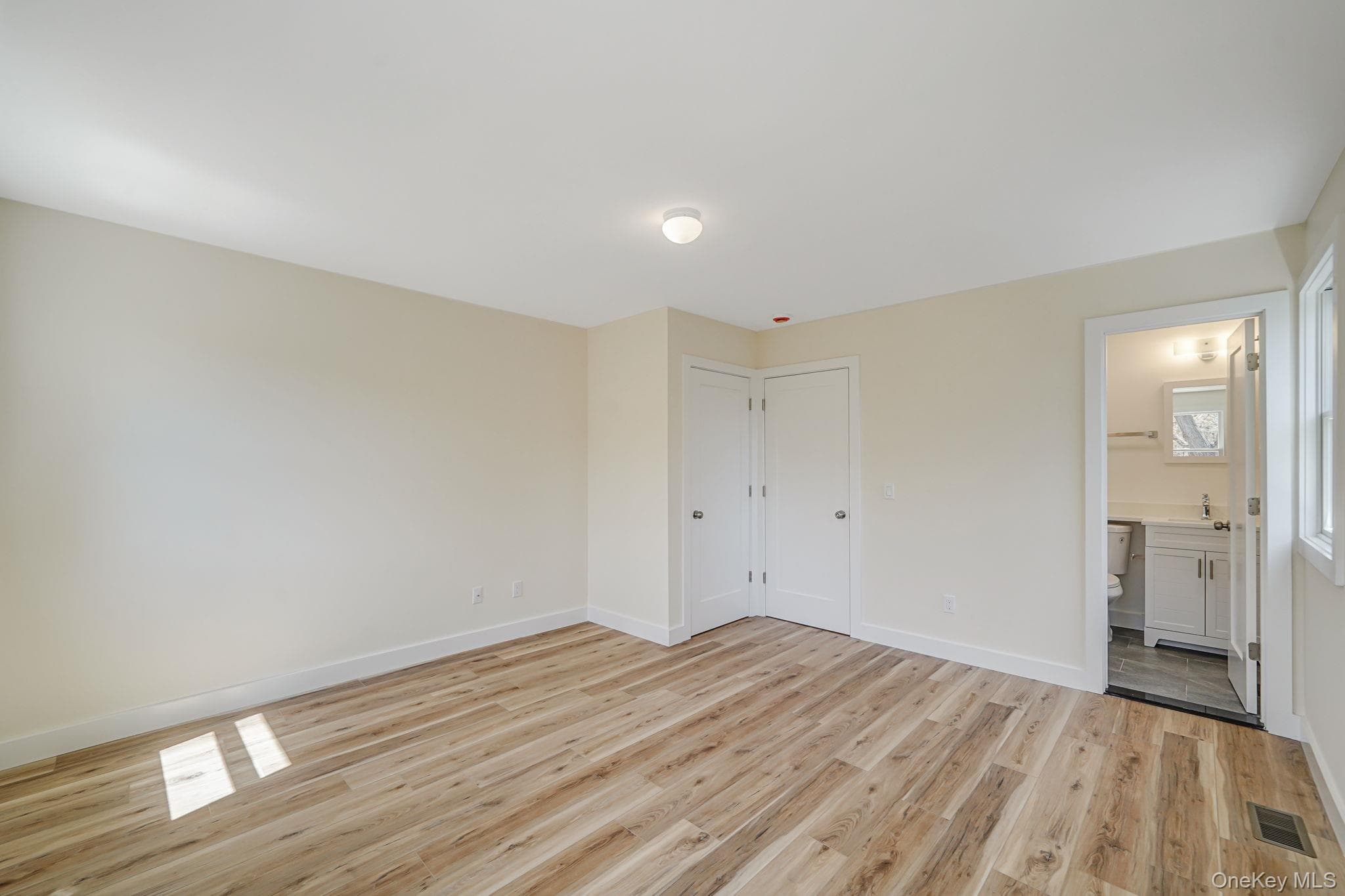 2939 N Wading River Road thumbnail 10