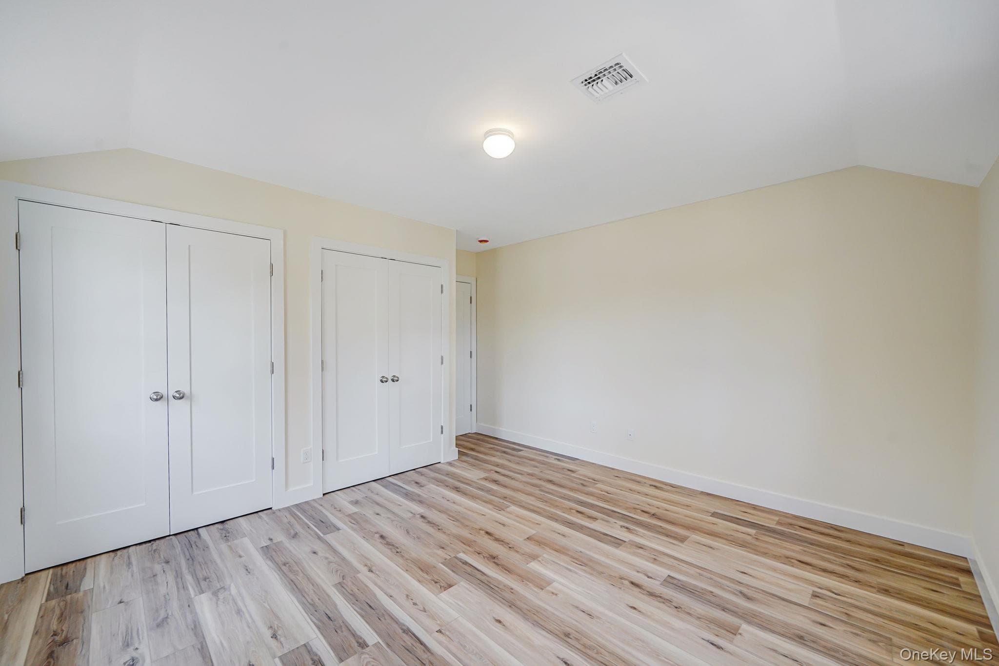 2939 N Wading River Road thumbnail 17