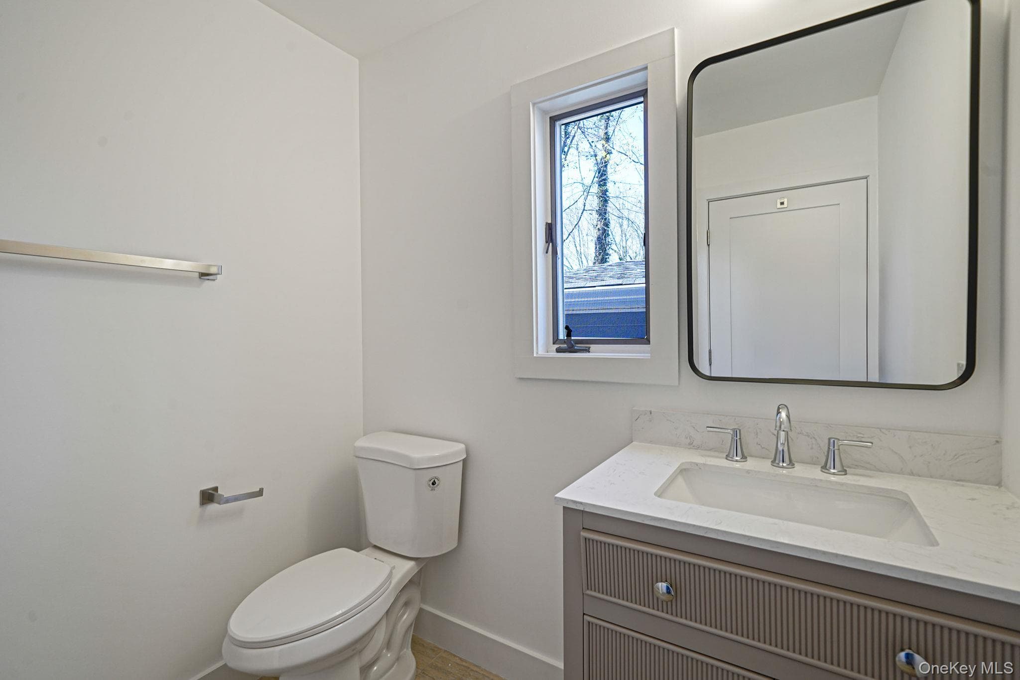 2939 N Wading River Road thumbnail 14