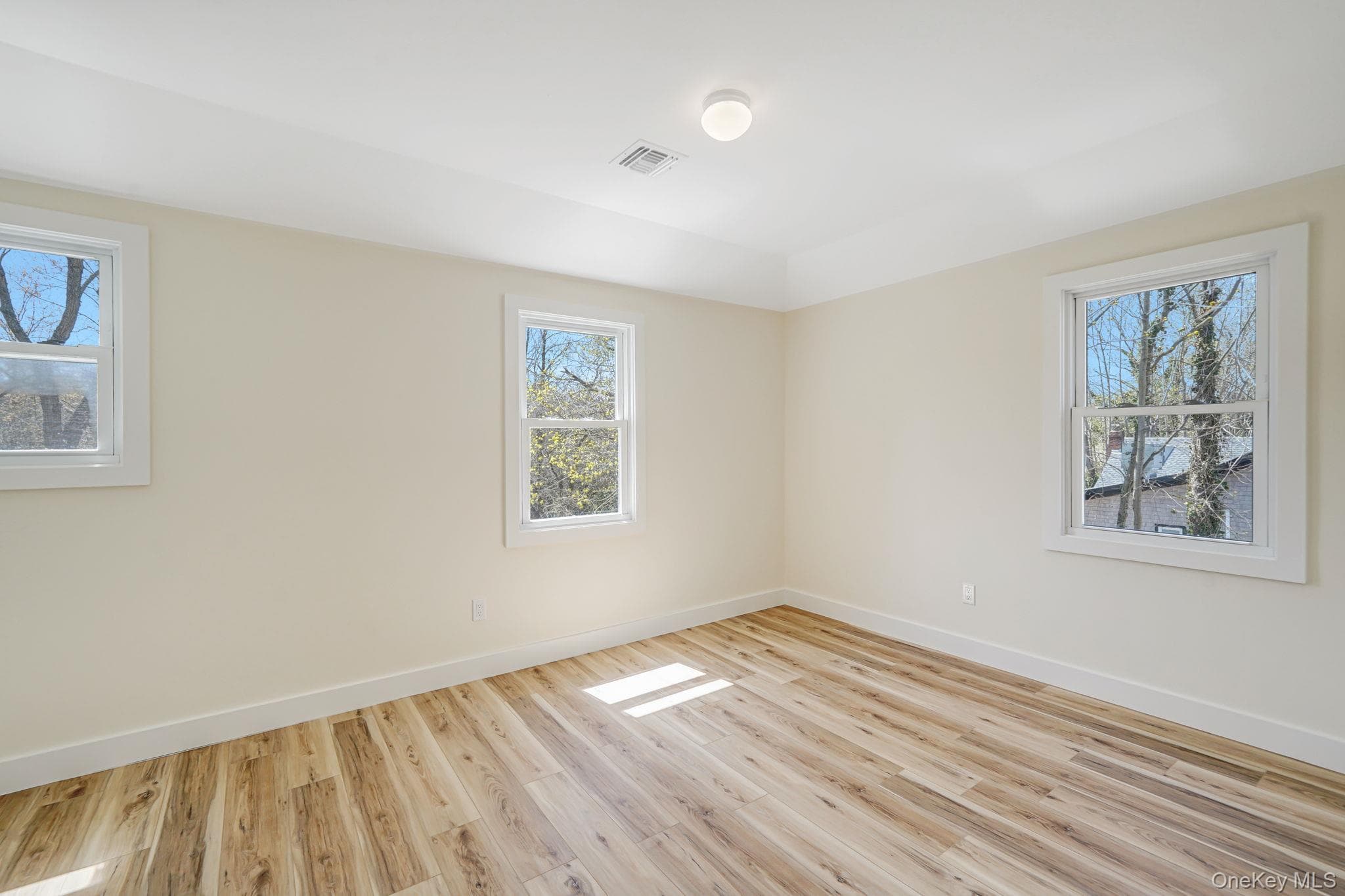 2939 N Wading River Road thumbnail 21