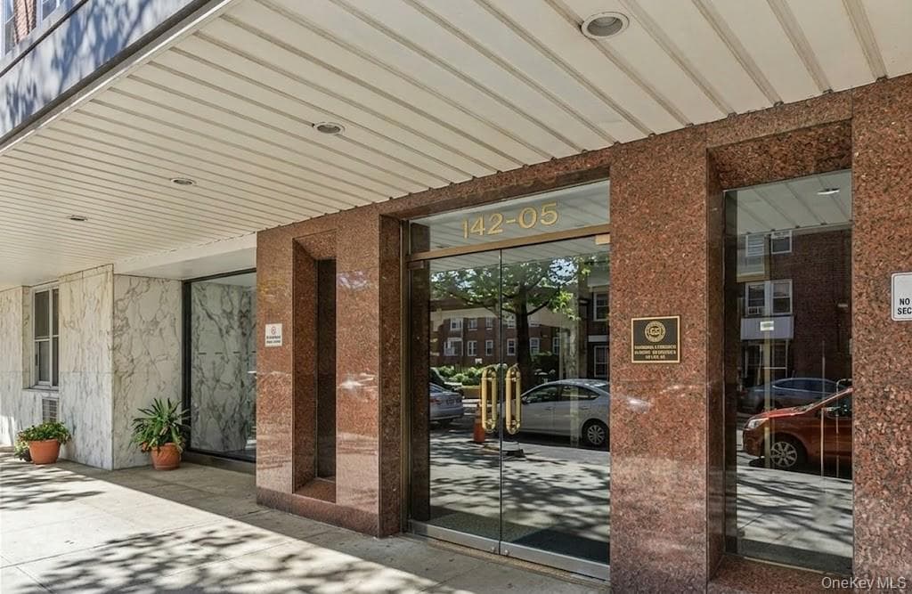 142-05 Roosevelt Avenue Unit: 415, Flushing