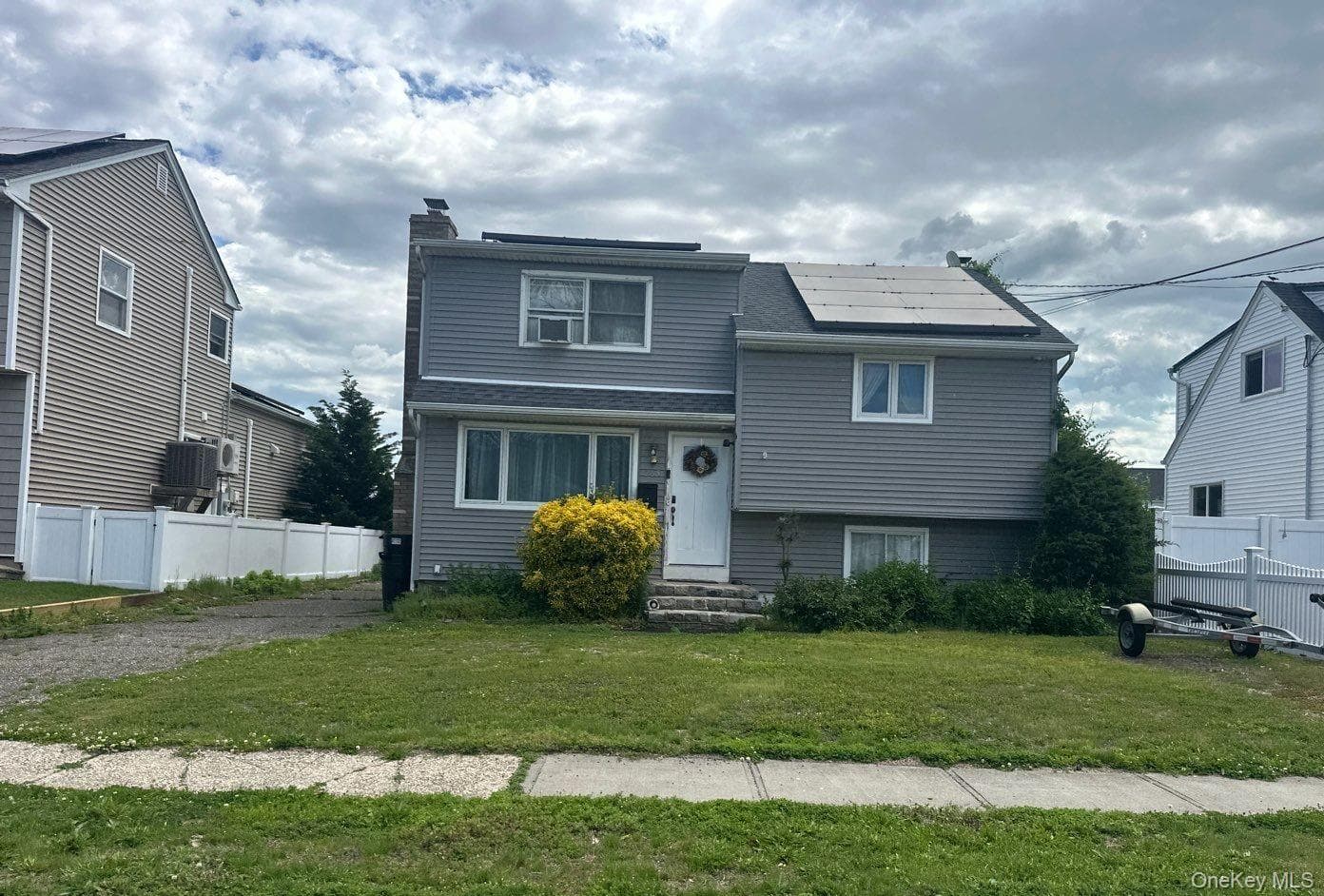 265 East Drive, Copiague